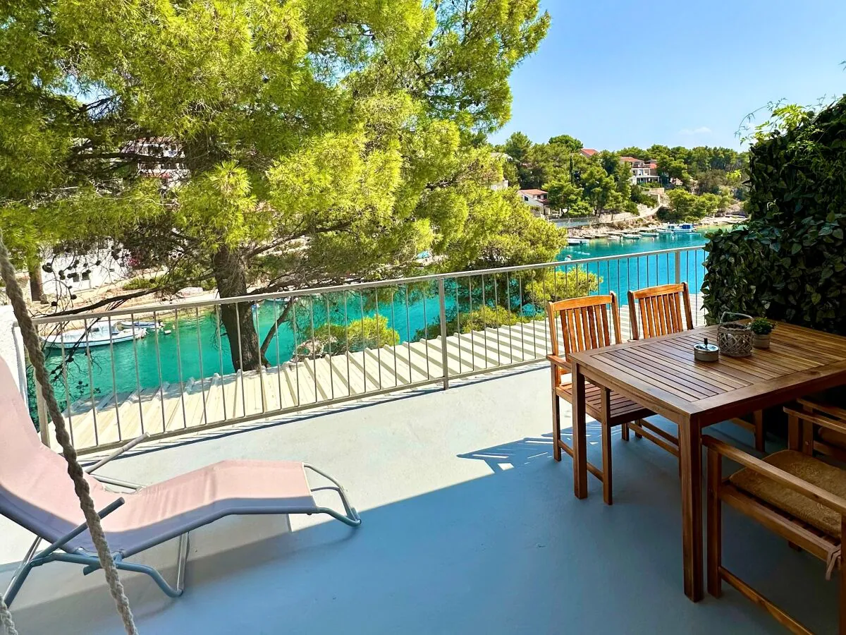 Apartment One bedroom apartment near beach Basina, Hvar A-24120-a