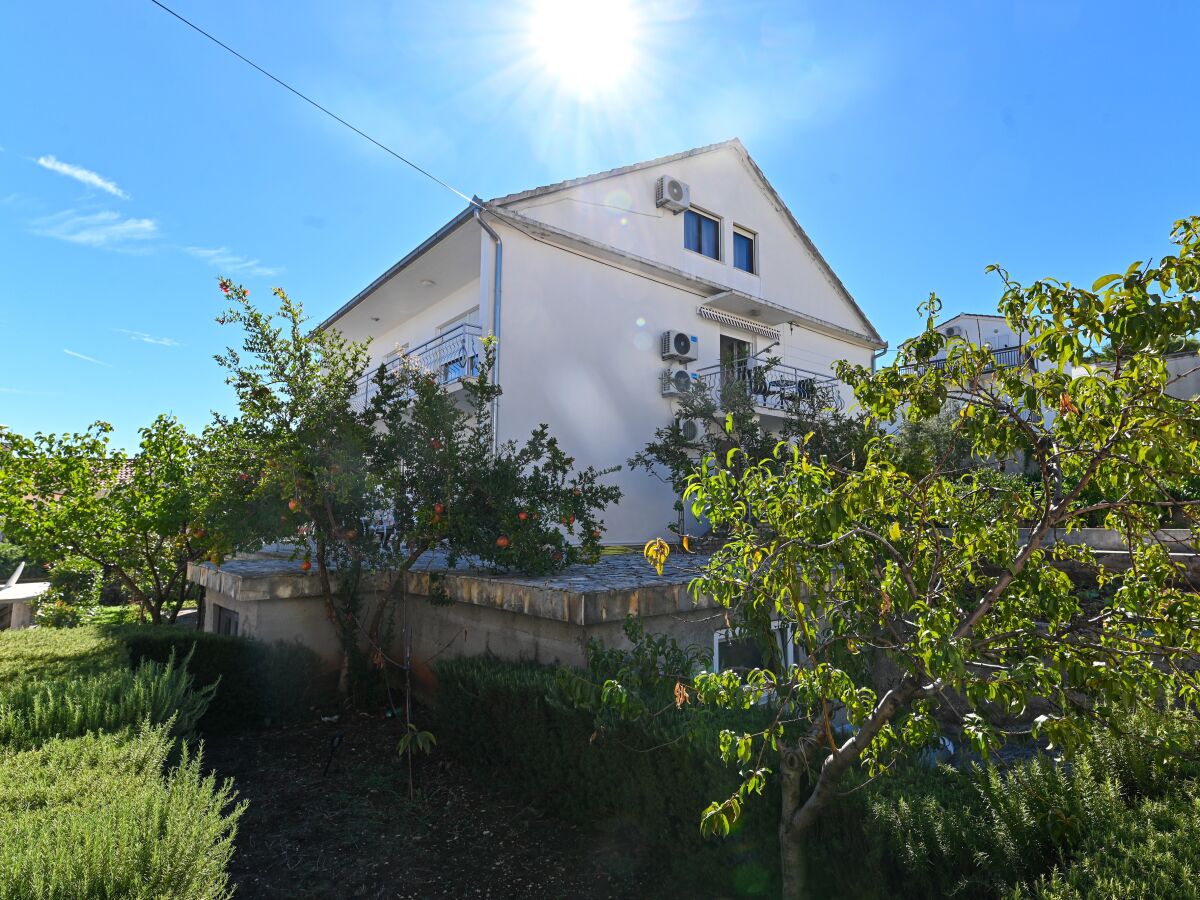 Apartment One bedroom apartment with balcony and sea view Mastrinka, Čiovo A-23959-b - Outdoor photo 5