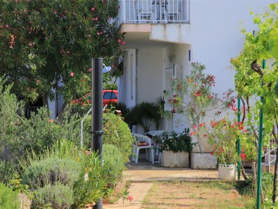 Apartment Two bedroom apartment with balcony and sea view Vinišće, Trogir A-24197-c - Outdoor photo 6