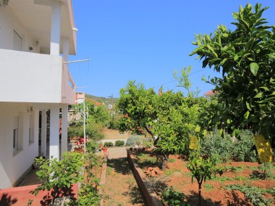 Apartment Two bedroom apartment with balcony and sea view Vinišće, Trogir A-24197-c - Outdoor photo 9