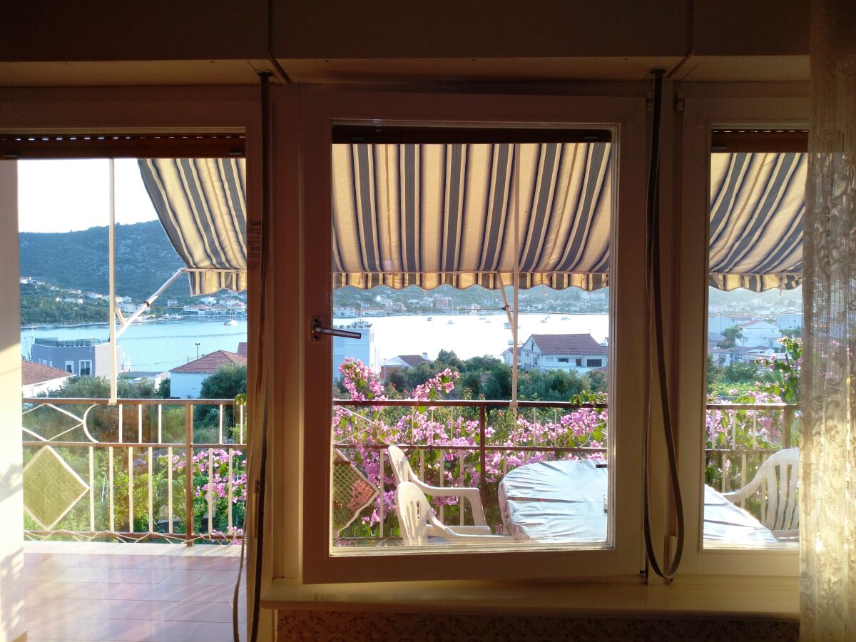 Apartment Two bedroom apartment with terrace and sea view Vinišće, Trogir A-10241-b