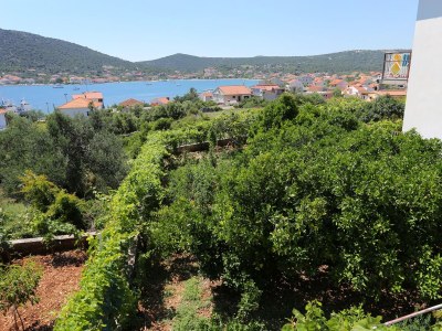 Apartment Two bedroom apartment with terrace and sea view Vinišće, Trogir A-10241-b - Outdoor photo 16
