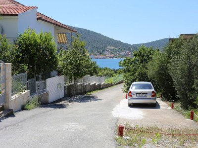 Apartment Two bedroom apartment with terrace and sea view Vinišće, Trogir A-10241-b - Outdoor photo 20