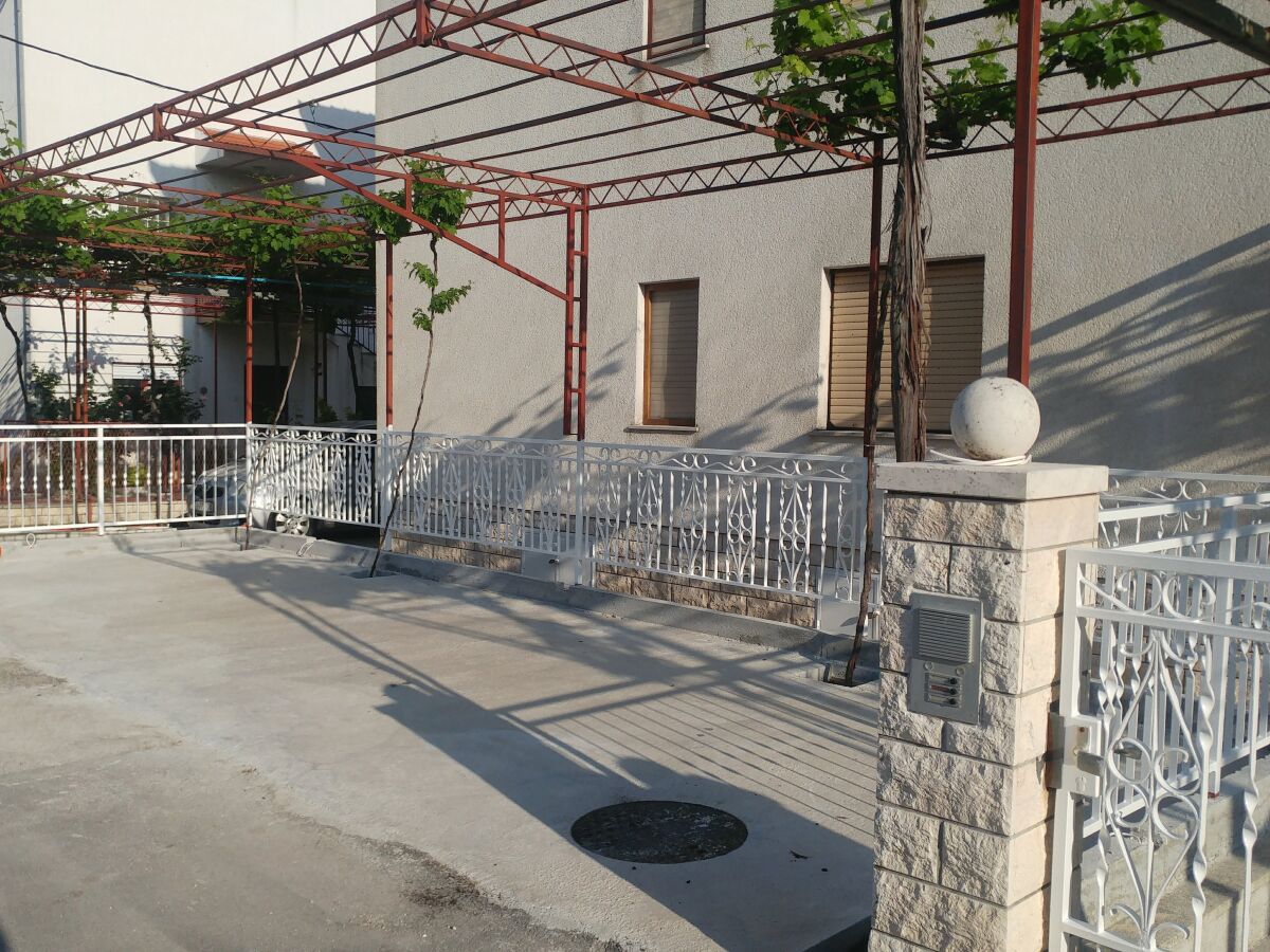 Apartment Three bedroom apartment with terrace Kaštel Štafilić, Kaštela A-20662-a - Outdoor photo 4