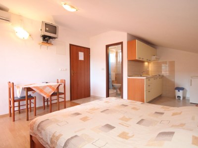 Apartment Studio flat with balcony and sea view Kukljica, Ugljan AS-8478-a - Outdoor photo 15