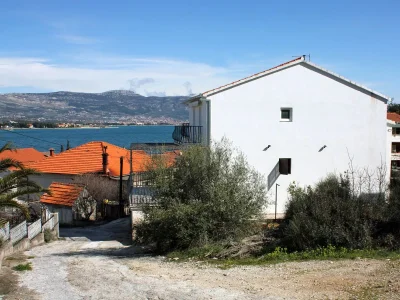 Apartment Three bedroom apartment with terrace and sea view Mastrinka, Čiovo A-4836-a in Trogir - Apartment