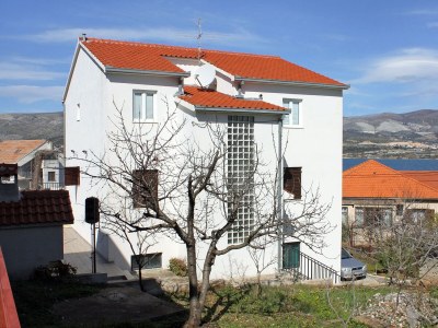 Apartment Three bedroom apartment with terrace and sea view Mastrinka, Čiovo A-4836-a - Outdoor photo 3