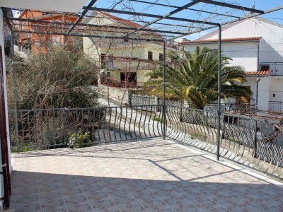 Apartment Three bedroom apartment with terrace and sea view Mastrinka, Čiovo A-4836-a - Outdoor photo 6