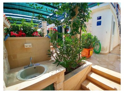 Apartment One bedroom apartment with terrace and sea view Povlja, Brač A-24129-b - Outdoor photo 5