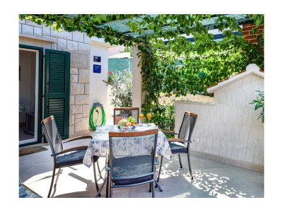 Apartment One bedroom apartment with terrace and sea view Povlja, Brač A-24129-b - Outdoor photo 16