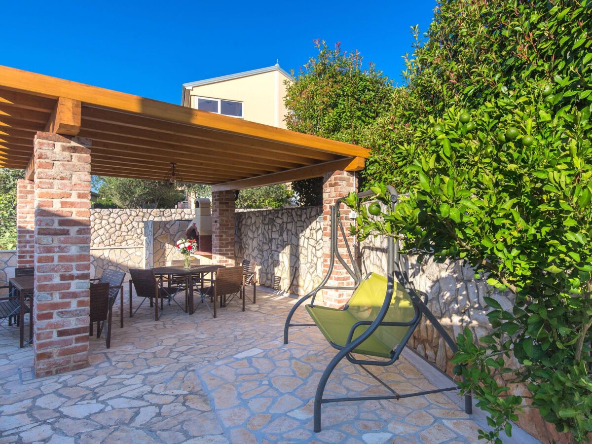 Apartment Two bedroom apartment near beach Čižići, Krk A-20433-d - Outdoor photo 4