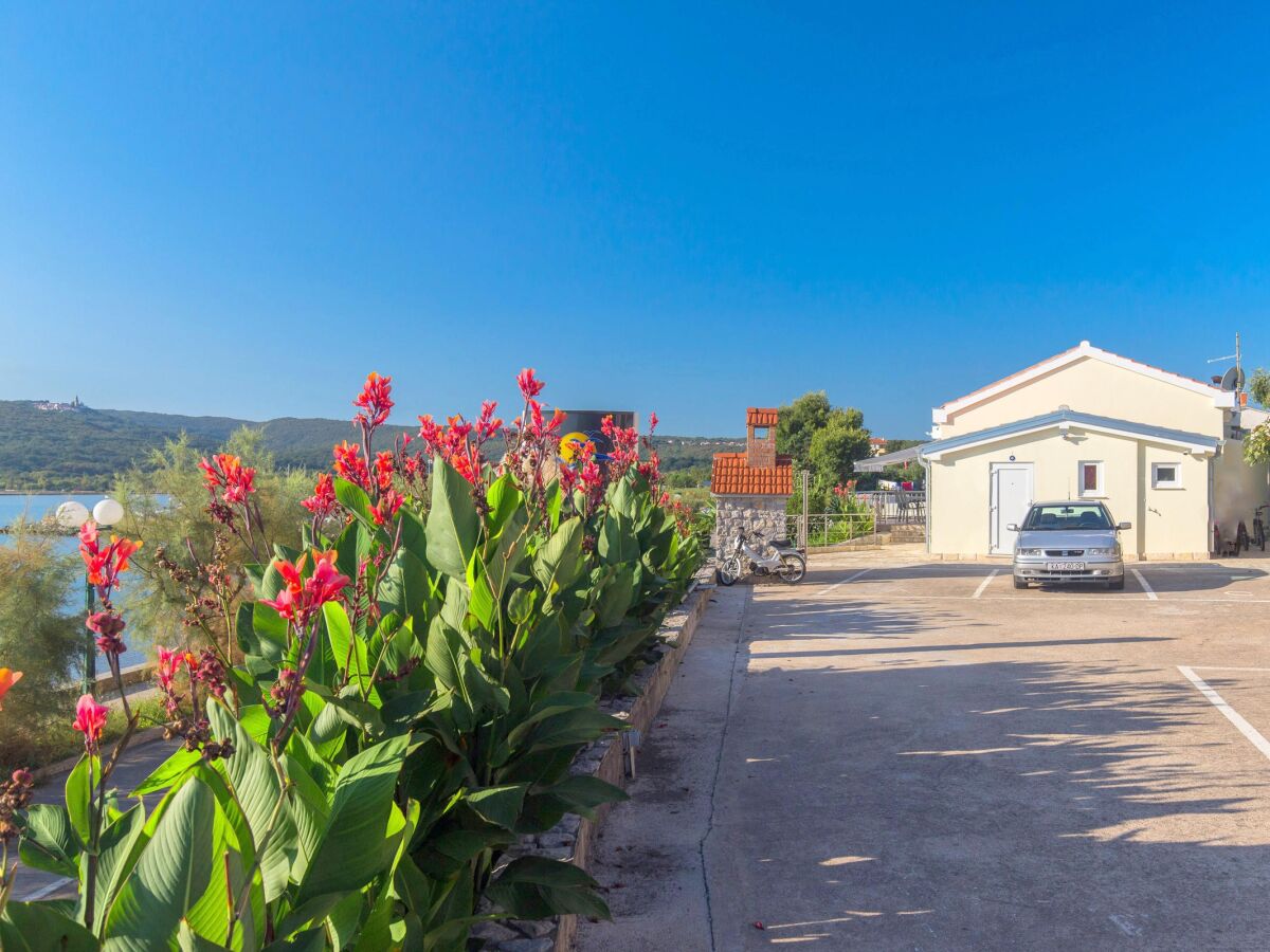 Apartment Two bedroom apartment near beach Čižići, Krk A-20433-d - Outdoor photo 5