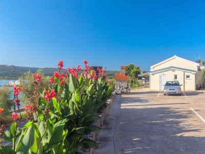 Apartment Two bedroom apartment near beach Čižići, Krk A-20433-d - Outdoor photo 5