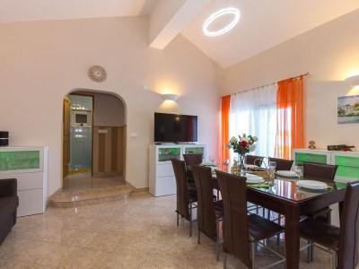 Apartment Two bedroom apartment near beach Čižići, Krk A-20433-d - Outdoor photo 9