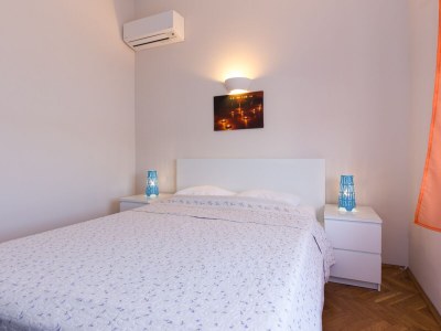 Apartment Two bedroom apartment near beach Čižići, Krk A-20433-d - Outdoor photo 12