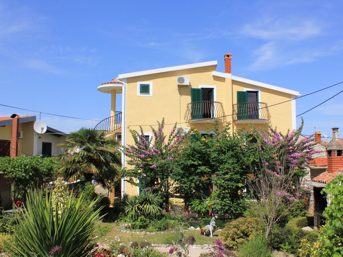 Apartment One bedroom apartment with balcony Kukljica, Ugljan A-8210-c