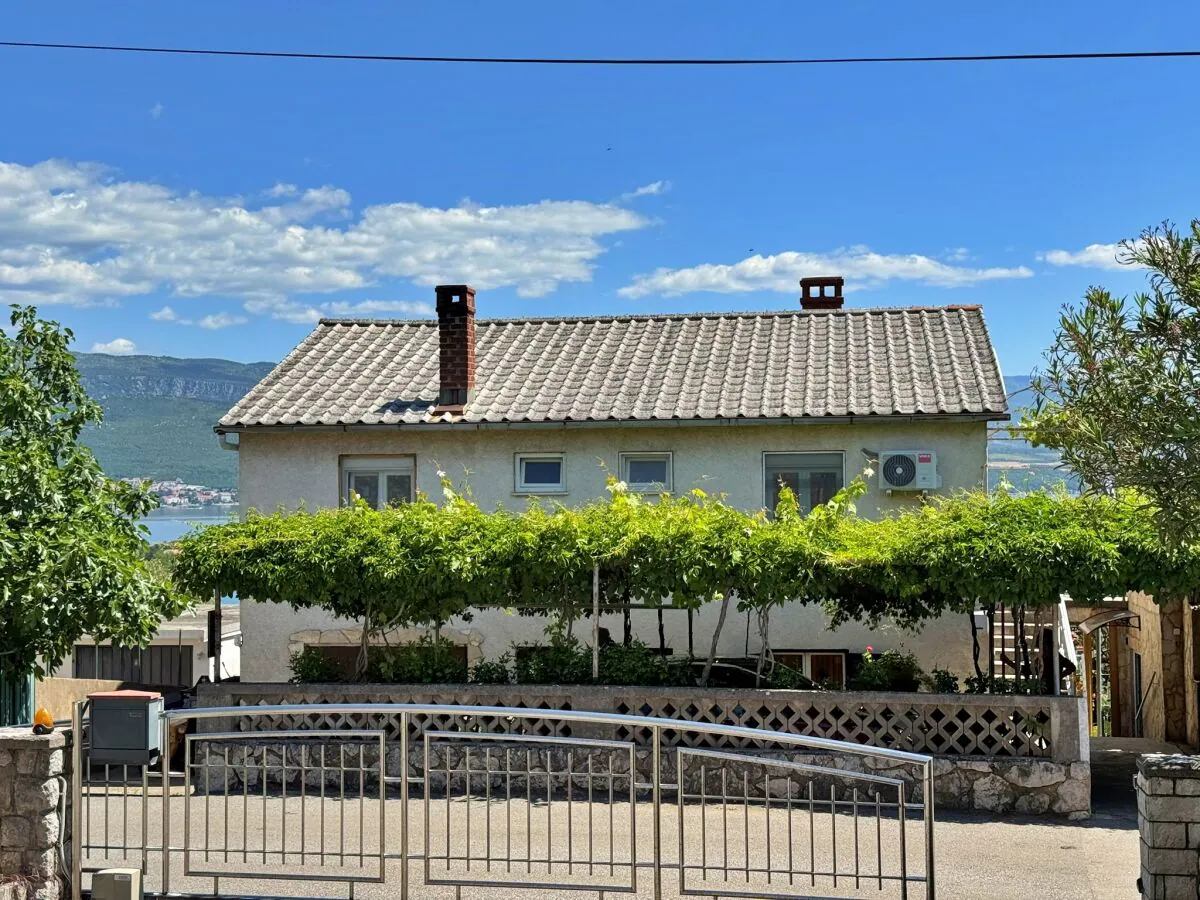 Apartment Two bedroom apartment with terrace and sea view Šilo, Krk A-18724-a