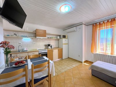 Apartment Two bedroom apartment with terrace and sea view Šilo, Krk A-18724-a - Outdoor photo 9