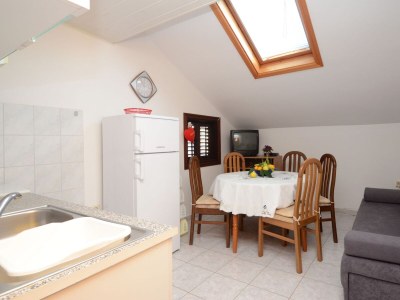 Apartment Two bedroom apartment with terrace and sea view Zavalatica, Korčula A-14204-b - Outdoor photo 9