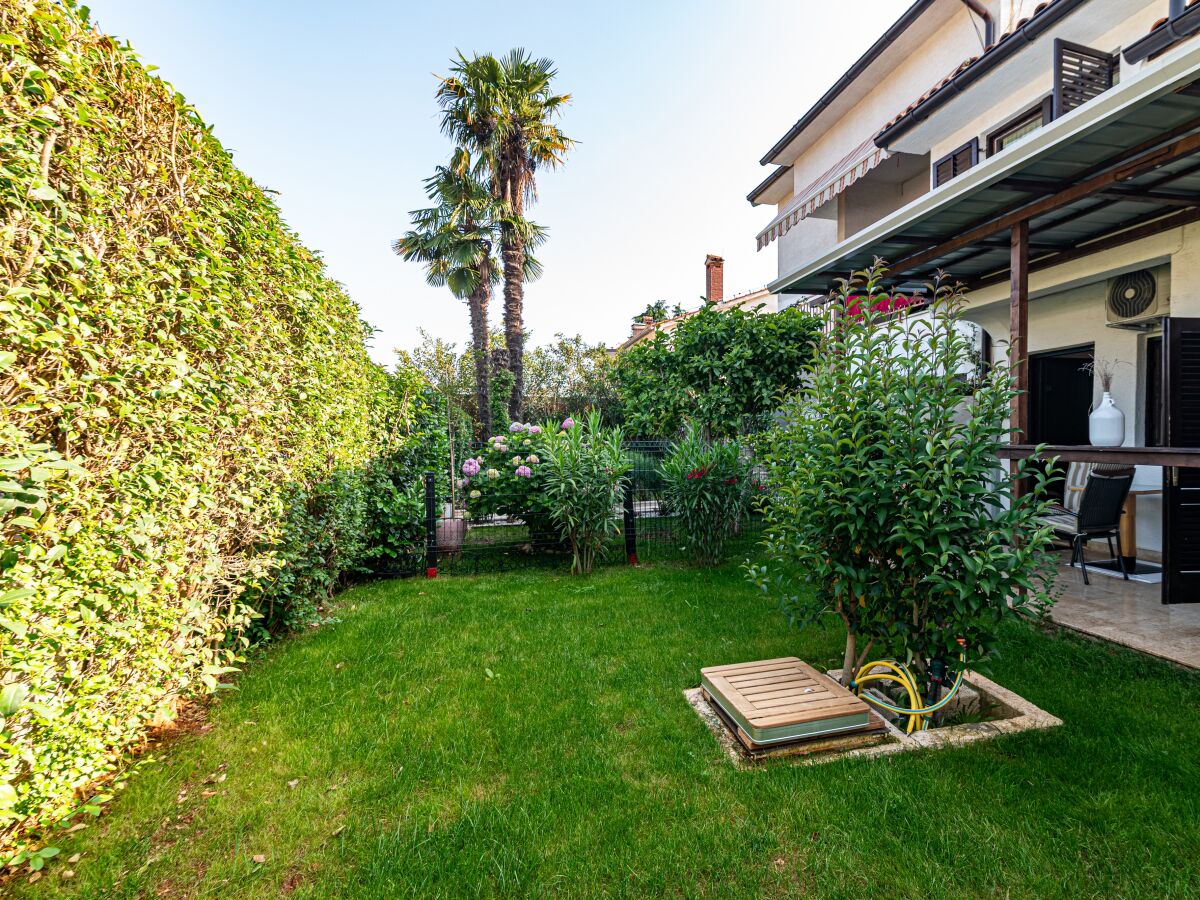 Apartment One bedroom apartment with terrace Poreč A-23561-b - Outdoor photo 2