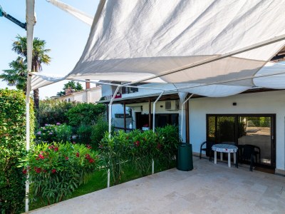 Apartment One bedroom apartment with terrace Poreč A-23561-b - Outdoor photo 6