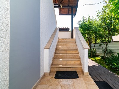 Apartment One bedroom apartment with terrace Poreč A-23561-b - Outdoor photo 8