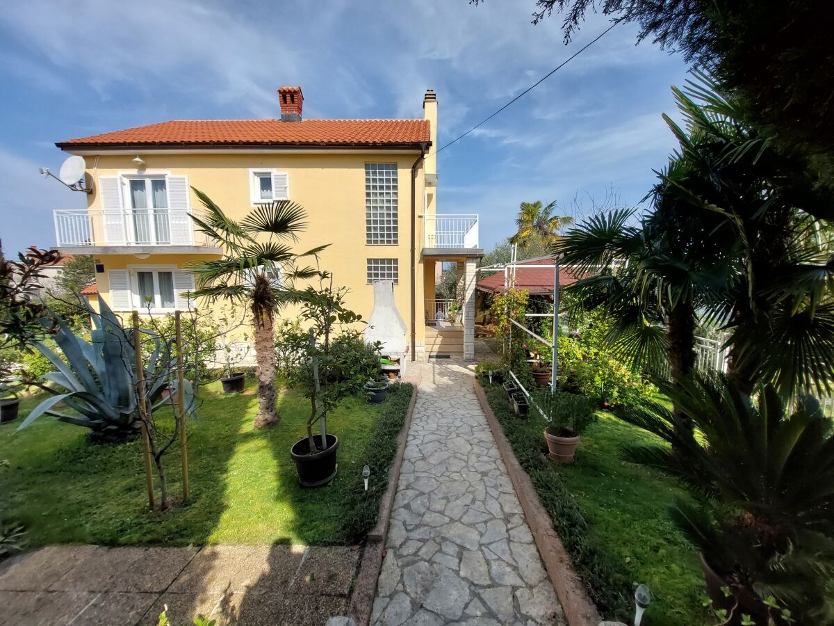 Apartment Two bedroom apartment with terrace Malinska, Krk A-22892-a