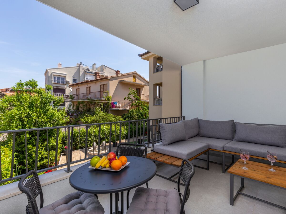 Apartment One bedroom apartment near beach Malinska, Krk A-23651-a