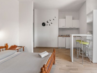 Apartment Studio flat with balcony and sea view Sumartin, Brač AS-13285-a - Outdoor photo 12