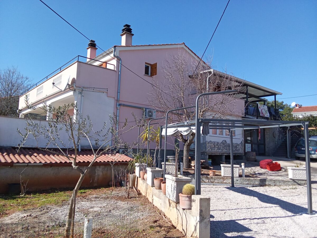 Holiday room with terrace and sea view Vrh, Krk S-24028-b