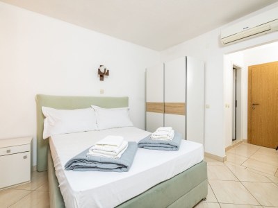 Apartment Studio flat near beach Cove Pokrivenik, Hvar AS-10427-a - Outdoor photo 19