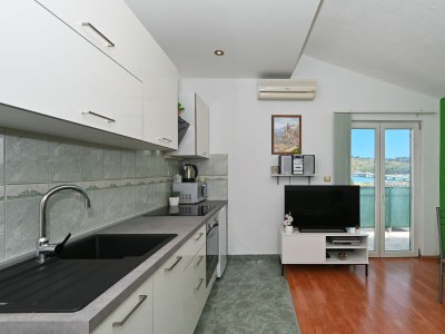 Apartment One bedroom apartment with balcony and sea view Trogir A-24168-c - Outdoor photo 9