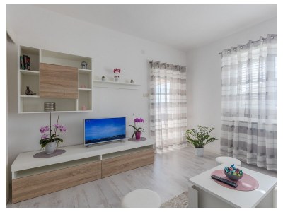 Apartment One bedroom apartment with terrace Poreč A-22124-d - Outdoor photo 9