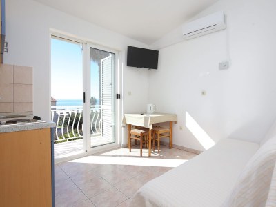 Apartment One bedroom apartment with balcony and sea view Podstrana, Split A-23954-a - Outdoor photo 10