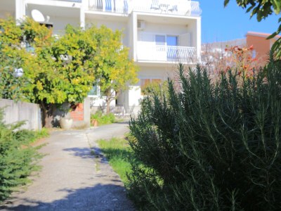 Apartment One bedroom apartment with air-conditioning Podstrana, Split A-23954-c - Outdoor photo 5