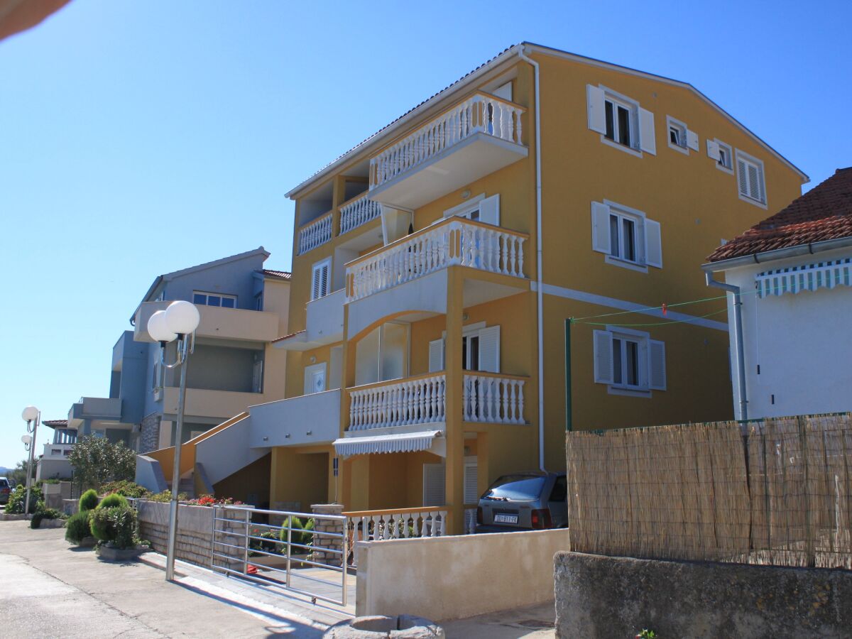 Apartment Three bedroom apartment near beach Preko, Ugljan A-8384-c - Outdoor photo 3