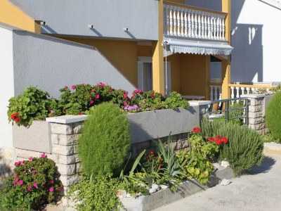 Apartment Three bedroom apartment near beach Preko, Ugljan A-8384-c - Outdoor photo 8