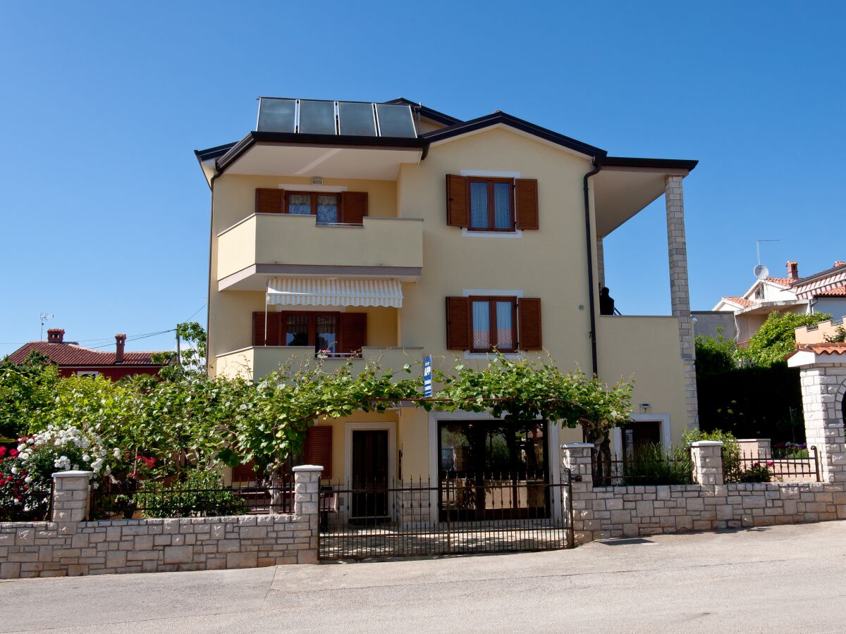 Apartment Two bedroom apartment with terrace Novigrad A-7108-b