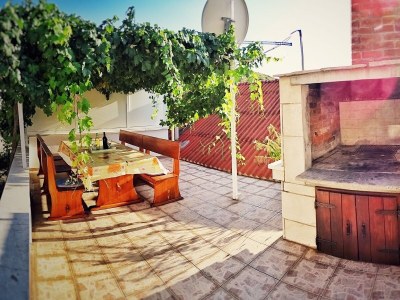 Apartment One bedroom apartment with balcony and sea view Povlja, Brač A-14399-d - Outdoor photo 6