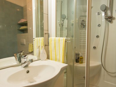 Apartment Three bedroom apartment with terrace and sea view Split A-14351-a - Outdoor photo 16