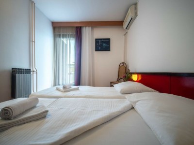 Apartment Hotel Issa - Double Room Sea View 11 - Features photo 26