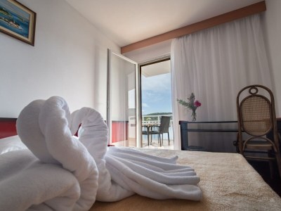 Apartment Hotel Issa - Double Room Sea View 21 - Features photo 16