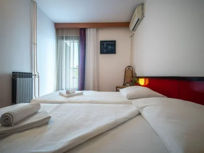 Apartment Hotel Issa - Double Room Sea View 33 - Features photo 10