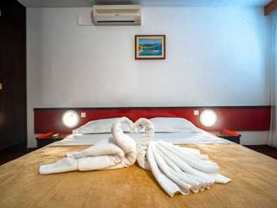 Apartment Hotel Issa - Double Room Sea View 35 - Features photo 13