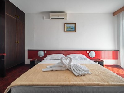 Apartment Hotel Issa - Double Room Sea View 40 - Features photo 20