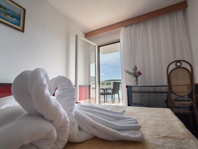 Apartment Hotel Issa - Double Room Sea View 44 - Features photo 15