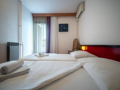 Apartment Hotel Issa - Double Room Sea View 24 - Features photo 10