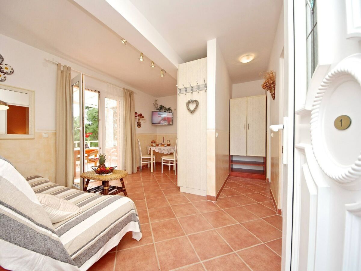 Apartment One Bedroom Apartment with Balcony and Sea View (Zavala) - Features photo 5