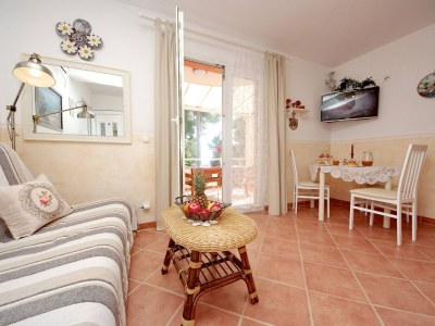 Apartment One Bedroom Apartment with Balcony and Sea View (Zavala) - Features photo 4