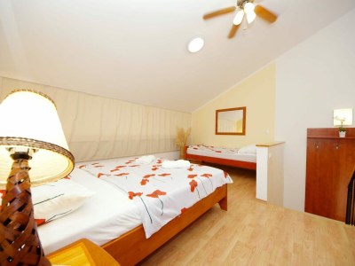 Apartment Studio Apartment with Balcony and Sea View (Jelsa) - Features photo 10
